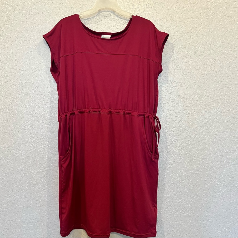Columbia dress in tech fabric with cinch waist and pockets